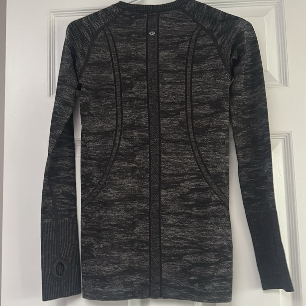LULULEMON Women's Long Sleeve Top Gray Black Heathered Running size 6 - Picture 4 of 5